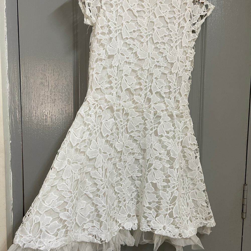 A beautiful white dress in size XS - Picture 3 of 10